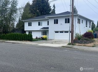 5101 217th St SW #B, Mountlake Terrace, WA 98043
