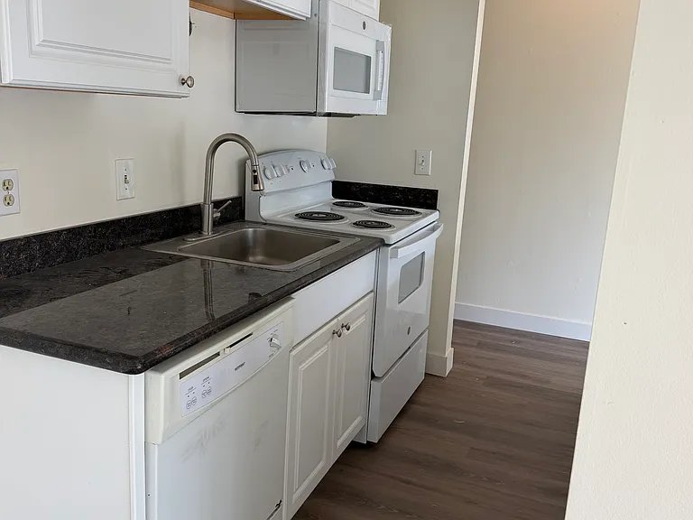 909 N 74th St #101 — Photo 5