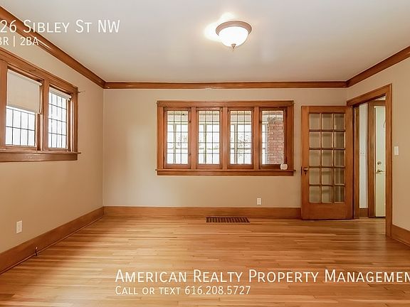 5th image of 926 Sibley St NW