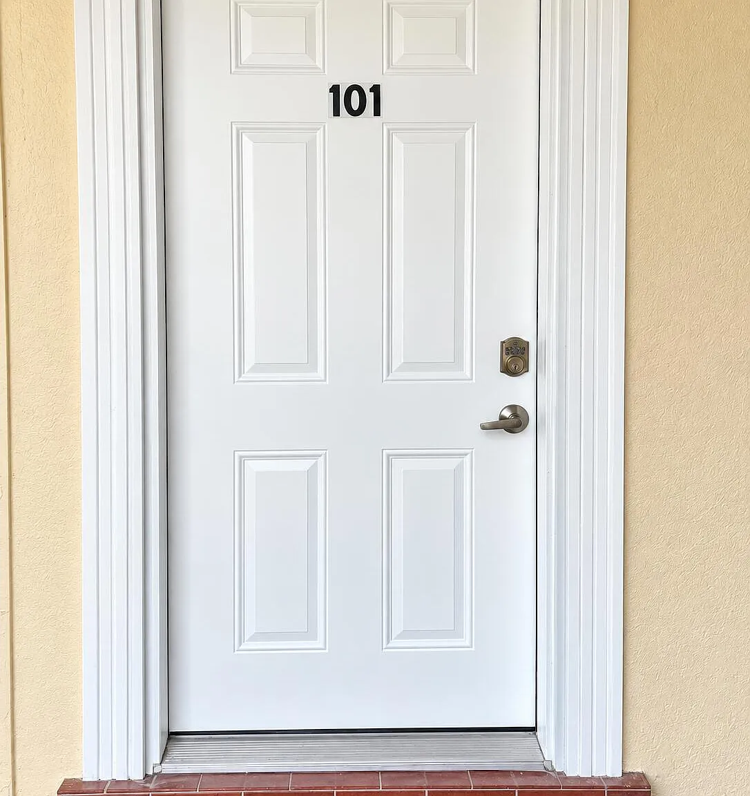 1 bed, 1.0 bath, 610 sqft, $1,600 — Photo 2
