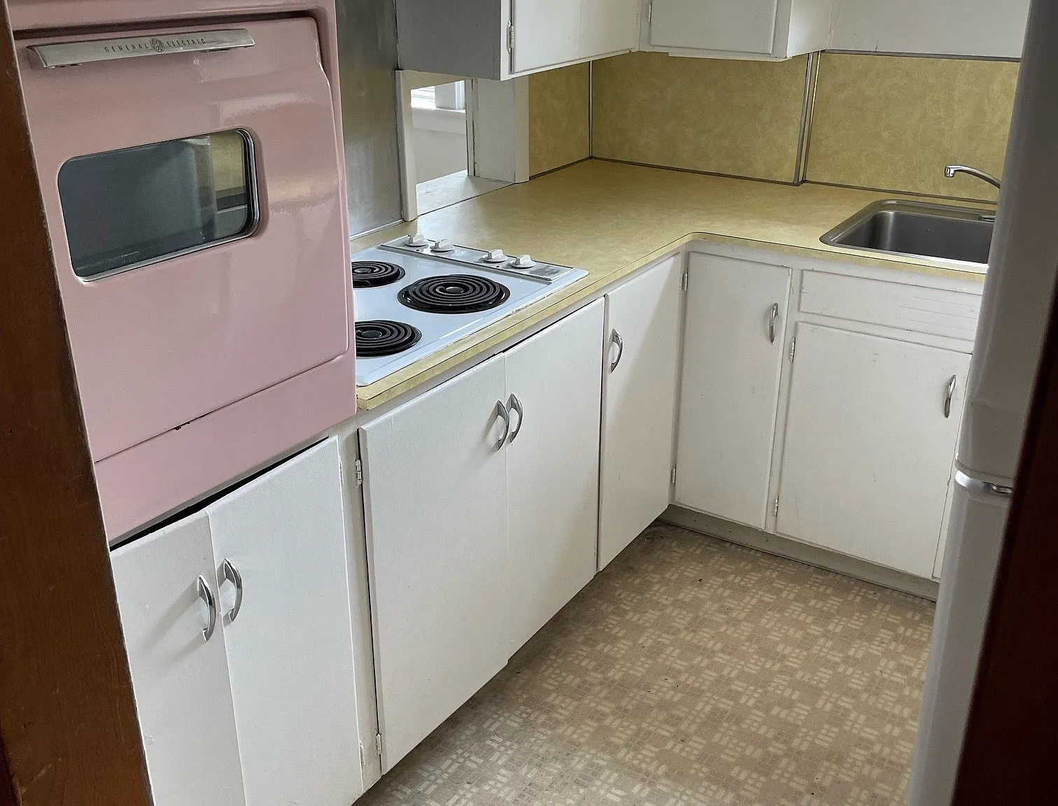 1 bed, 650 sqft, $1,100 — Photo 3