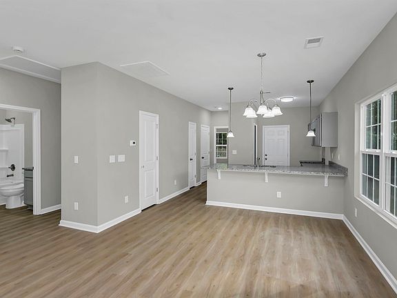 5th image of 431 Ravenscroft Rd