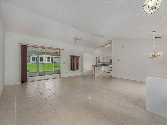 4th image of 25319 Crestwater Dr