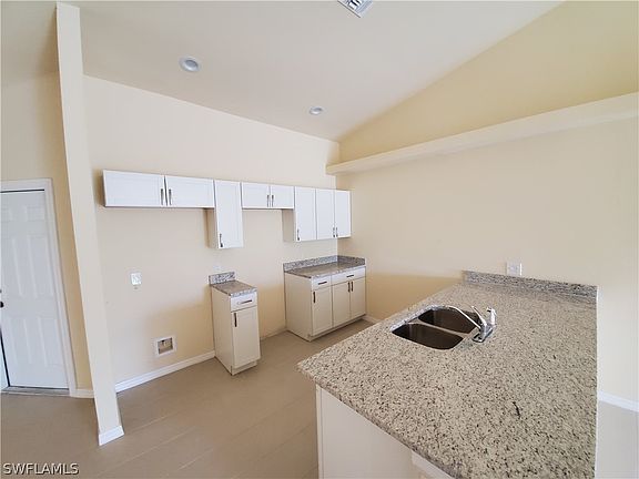 2nd image of 809/811 NE 11th Terrace Cpe