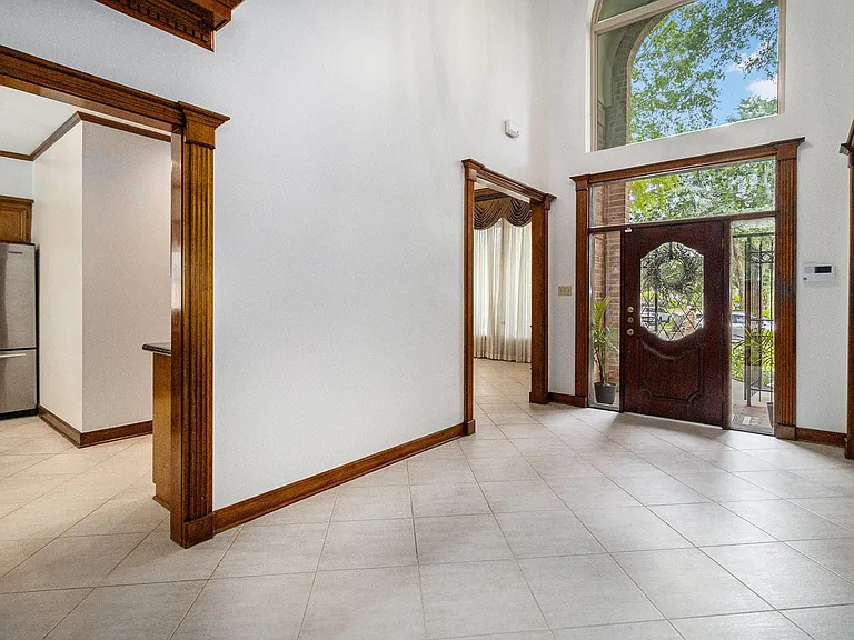 8007 Vintage Creek Dr — Photo 4