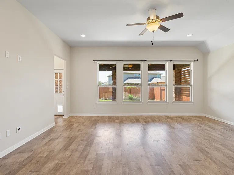 2428 Granite Hill Dr — Photo 38