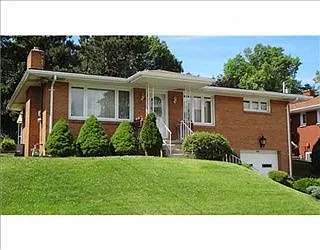 910 Thomas St photo 1