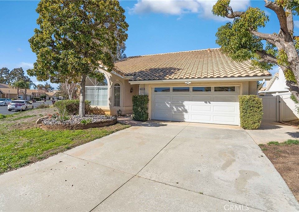 1st image of 5109 W Pinehurst Dr