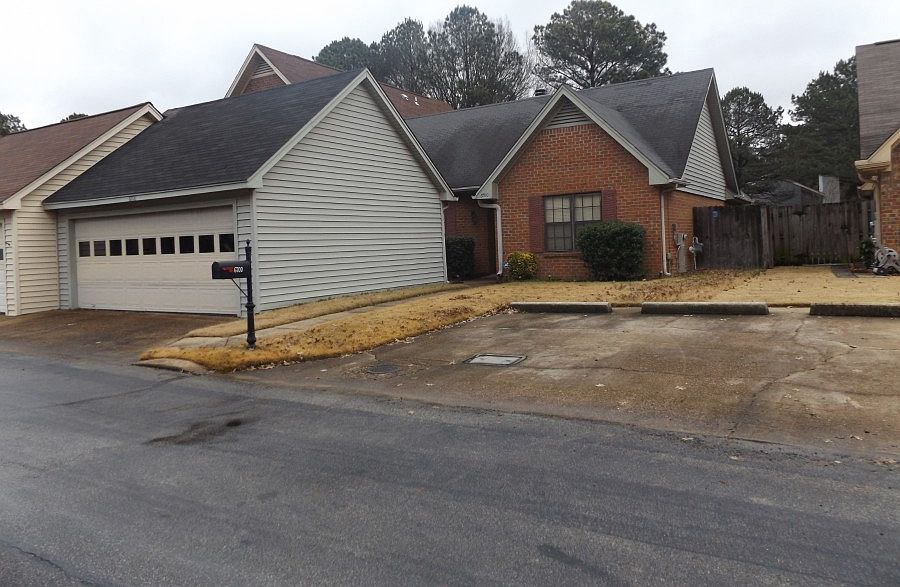 2nd image of 6700 Millers Pond Cir