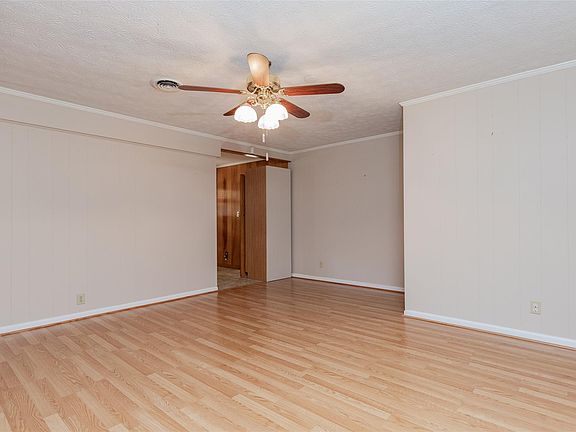 5th image of 206 Sterling Dr