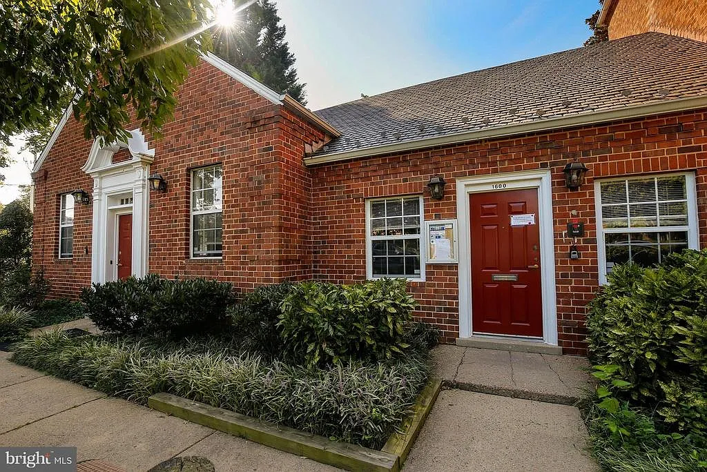 1612 W Abingdon Dr — Photo 3
