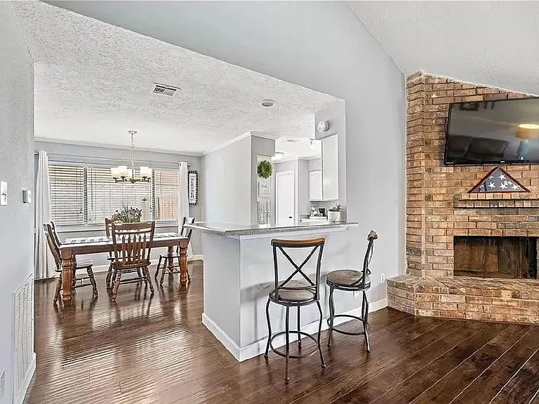 2534 Colonial Ridge Dr — Photo 12