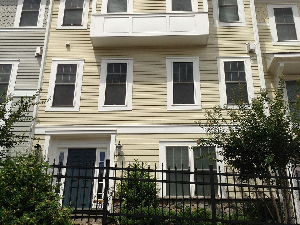 Front view of home