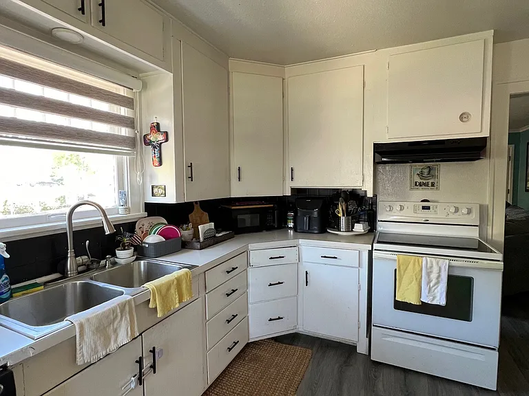 1002 Oakes Ave — Photo 15