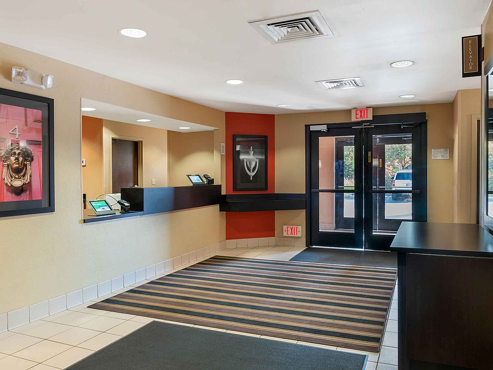 Lobby and Guest Check-in
