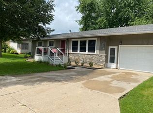 238 Valley Manor Dr, Cresco, IA 52136