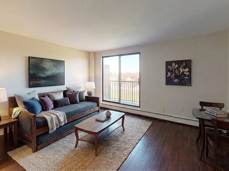 470 Dundas St — Photo 10