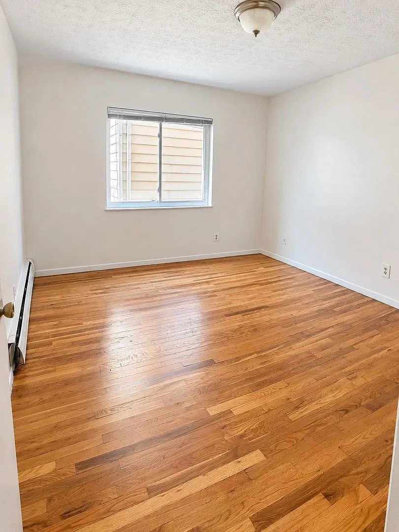 Maple Apartments — Photo 2