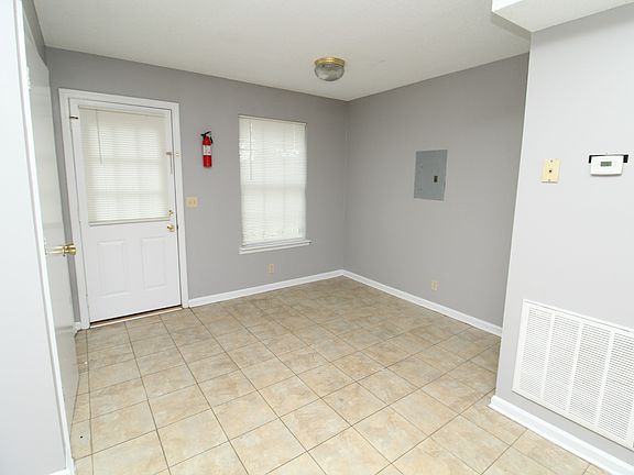 4th image of 118 Hickory Trce APT 4