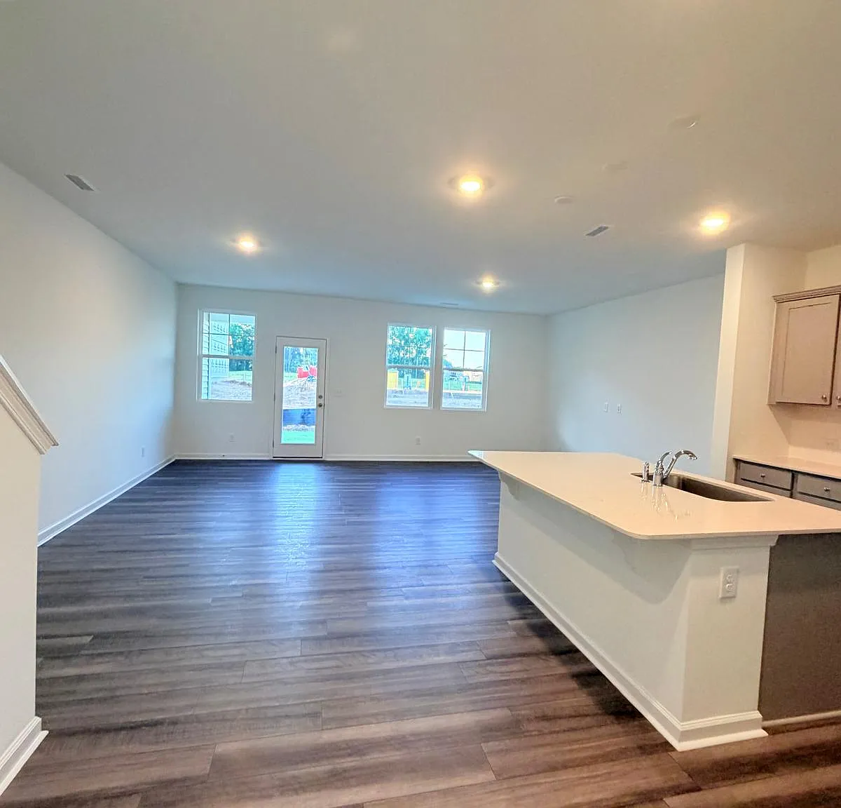 3 bed, 2.5 bath, 1792 sqft, $1,745 — Photo 3