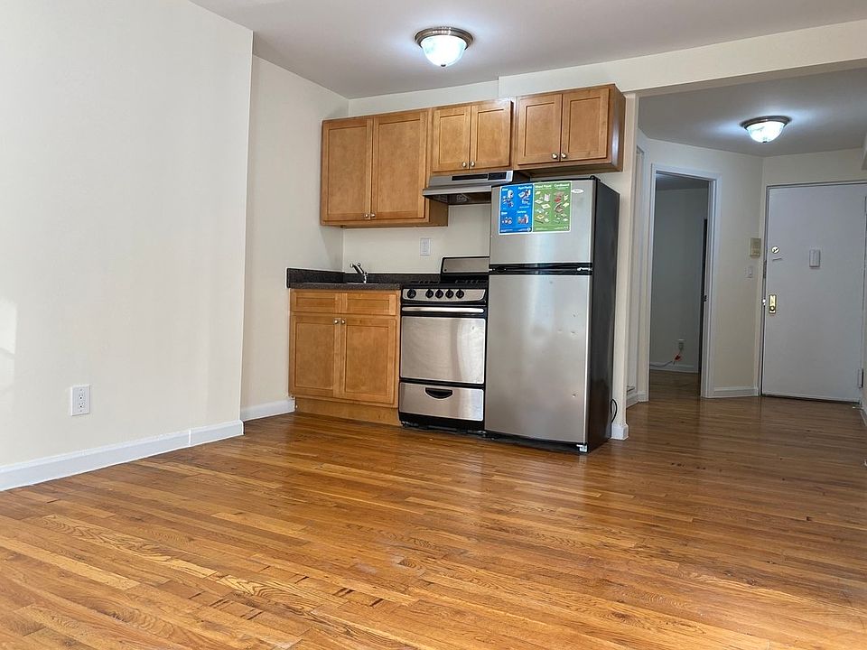 2nd image of 109 E 2nd St APT 14