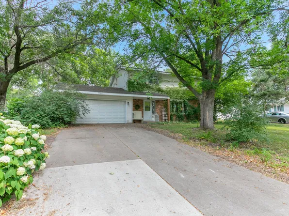 7386 Memory Ln NE, Fridley, MN 55432