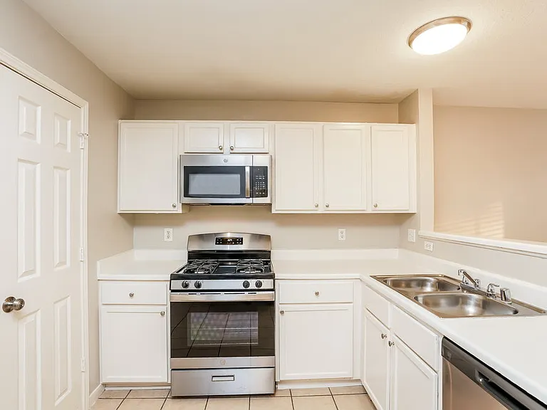 3315 Maymist Dr — Photo 10