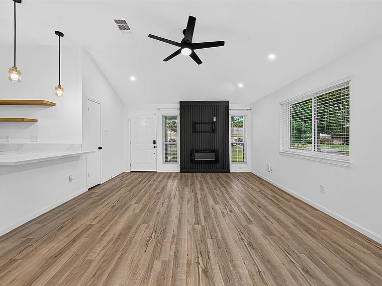 17006 Enchanted Cir E — Photo 6
