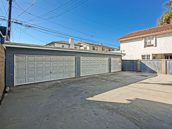 5th image of 2416 Curtis Ave Unit 4