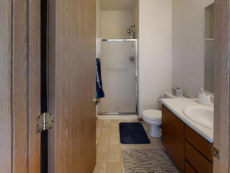 537 S Van Buren St #D — Photo 17
