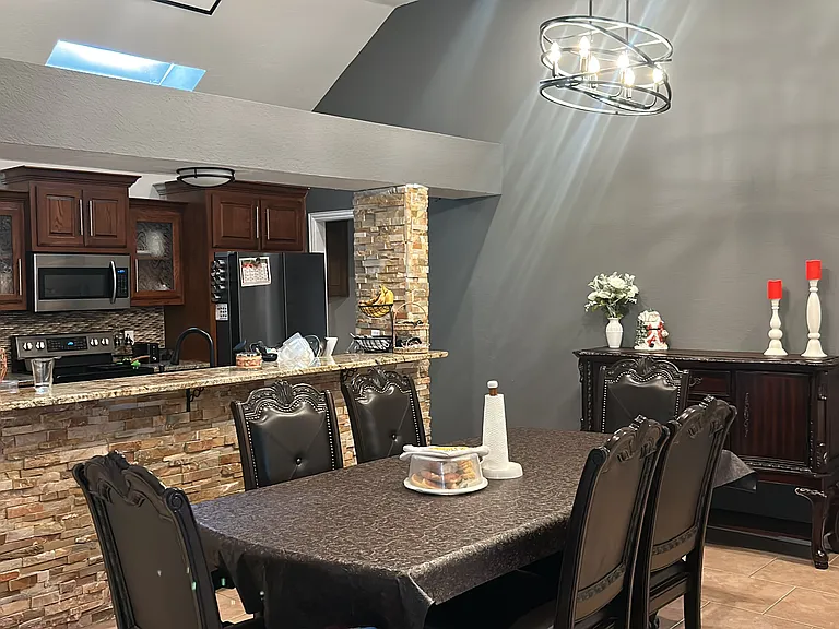 1110 Meadow Park Ln — Photo 4
