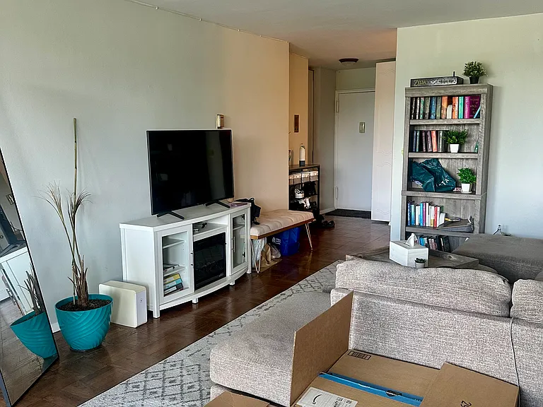 2100 Linwood Ave #3F — Photo 2