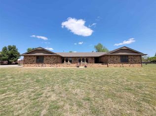 1914 N 7th St, Perry, OK 73077