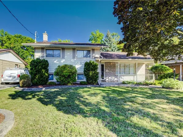 211 Village Rd, Kitchener, ON N2M 4L3