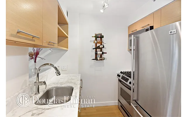 Rented by Douglas Elliman | media 16