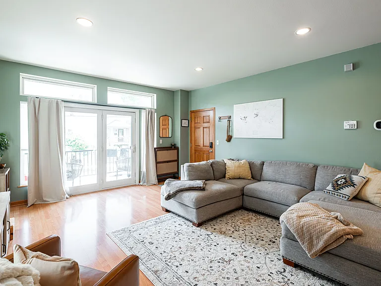 822 E Pearson St #1 — Photo 3