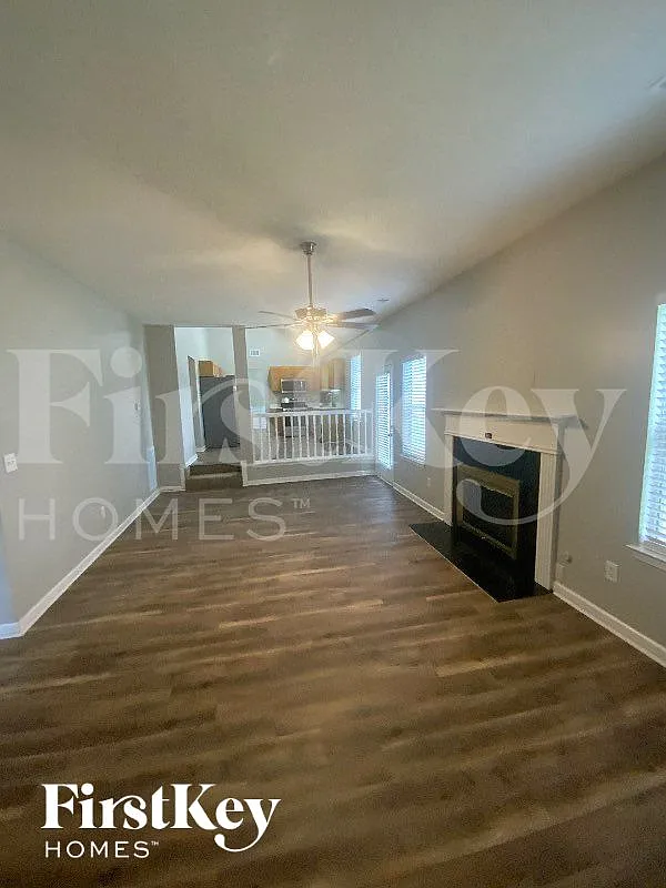 3 bed, 2.5 bath, 2132 sqft, $2,195 — Photo 3