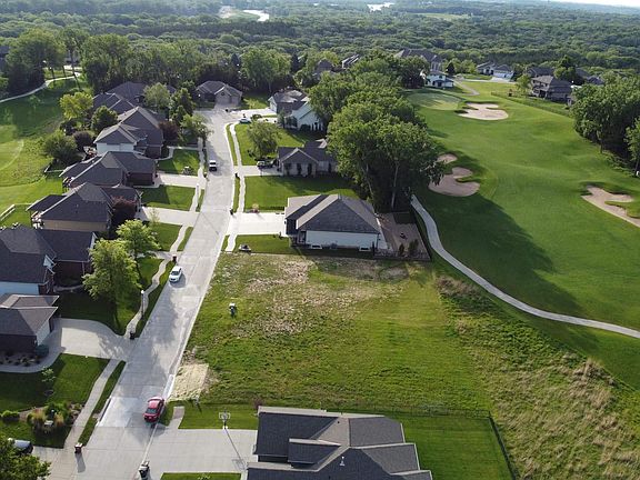 3rd image of 1401 Fairway Cir