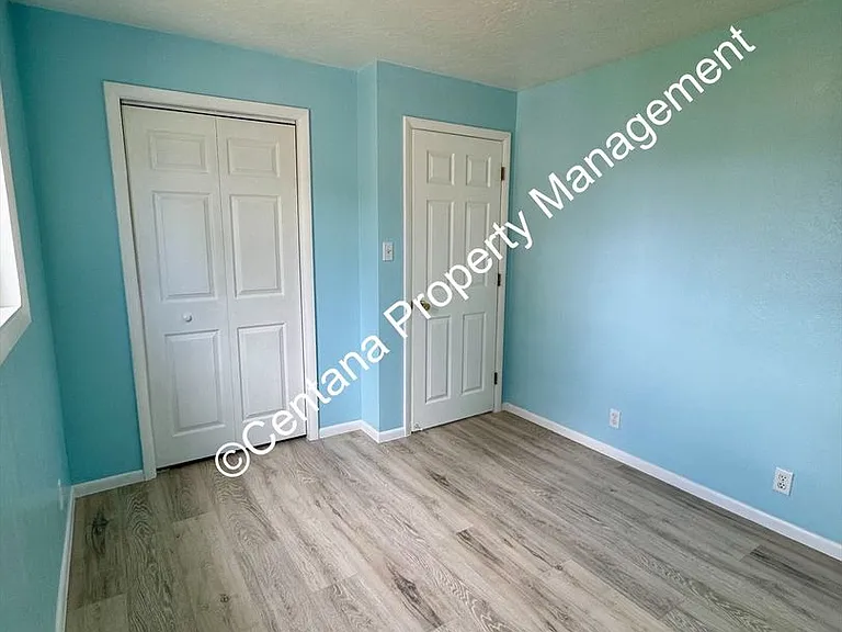 1640 Sampson St — Photo 9