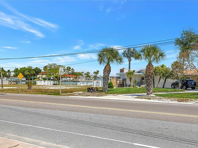 6892 Gulf Winds Dr #1 — Photo 25
