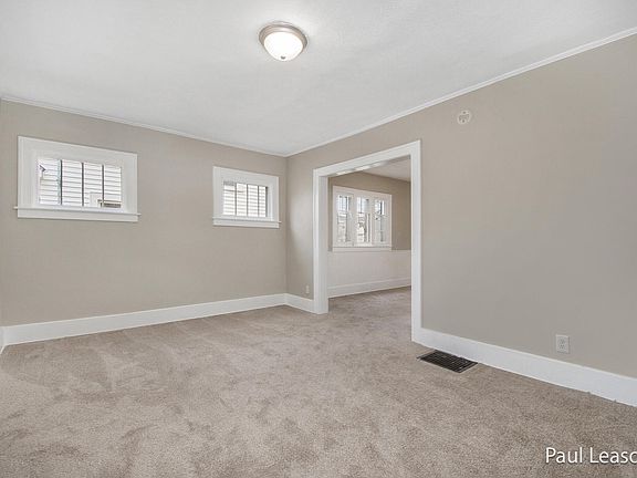 4th image of 1051 Dallas Ave SE