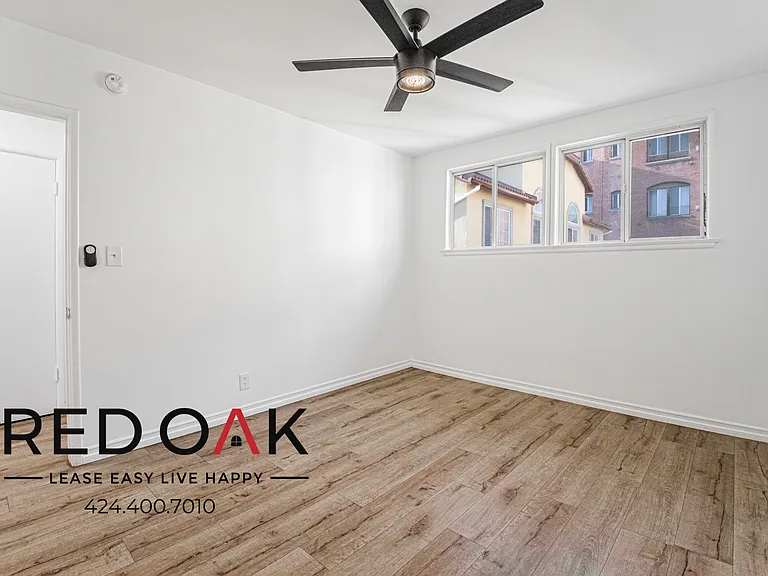 820 S Gramercy Pl #11 — Photo 17