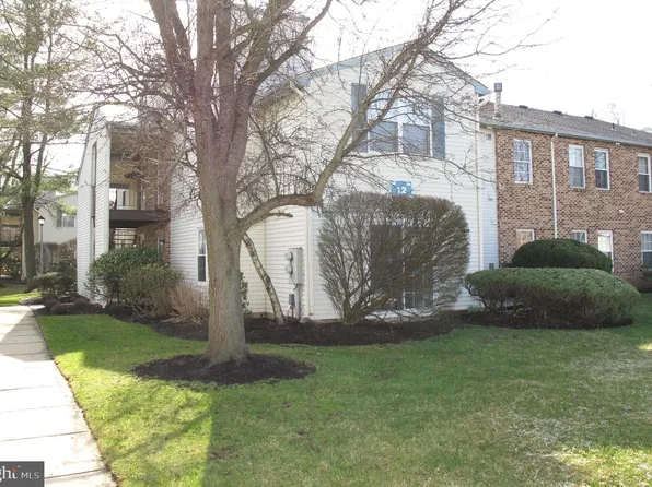 91 Center Ln, Mount Laurel, NJ 08054