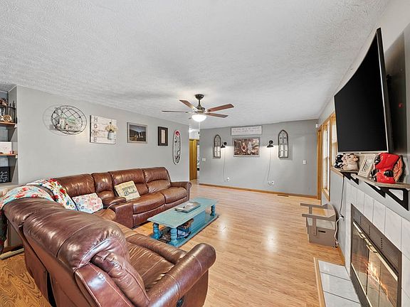 5th image of 143 Rolling Green Dr