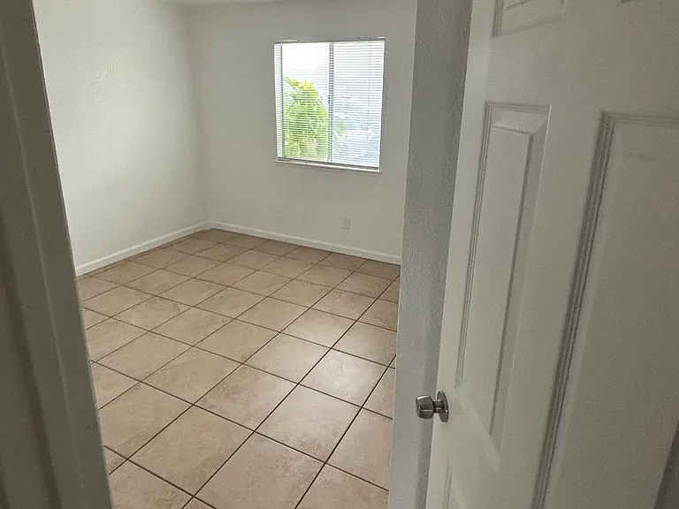 1101 Park Street Apartments — Photo 9