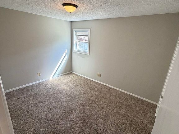 5th image of 609 Linda Ln