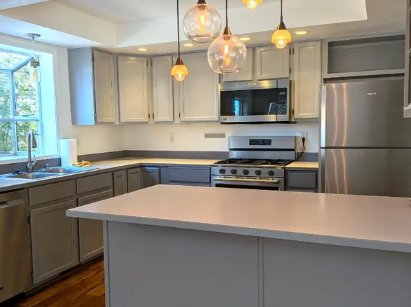 1521 4th St #1A, Bellingham, WA 98225