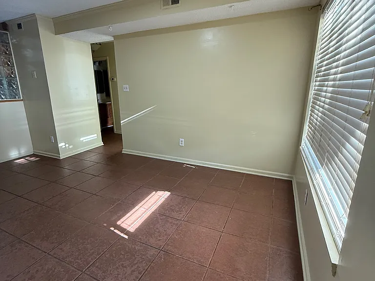 204 Davidson St — Photo 3