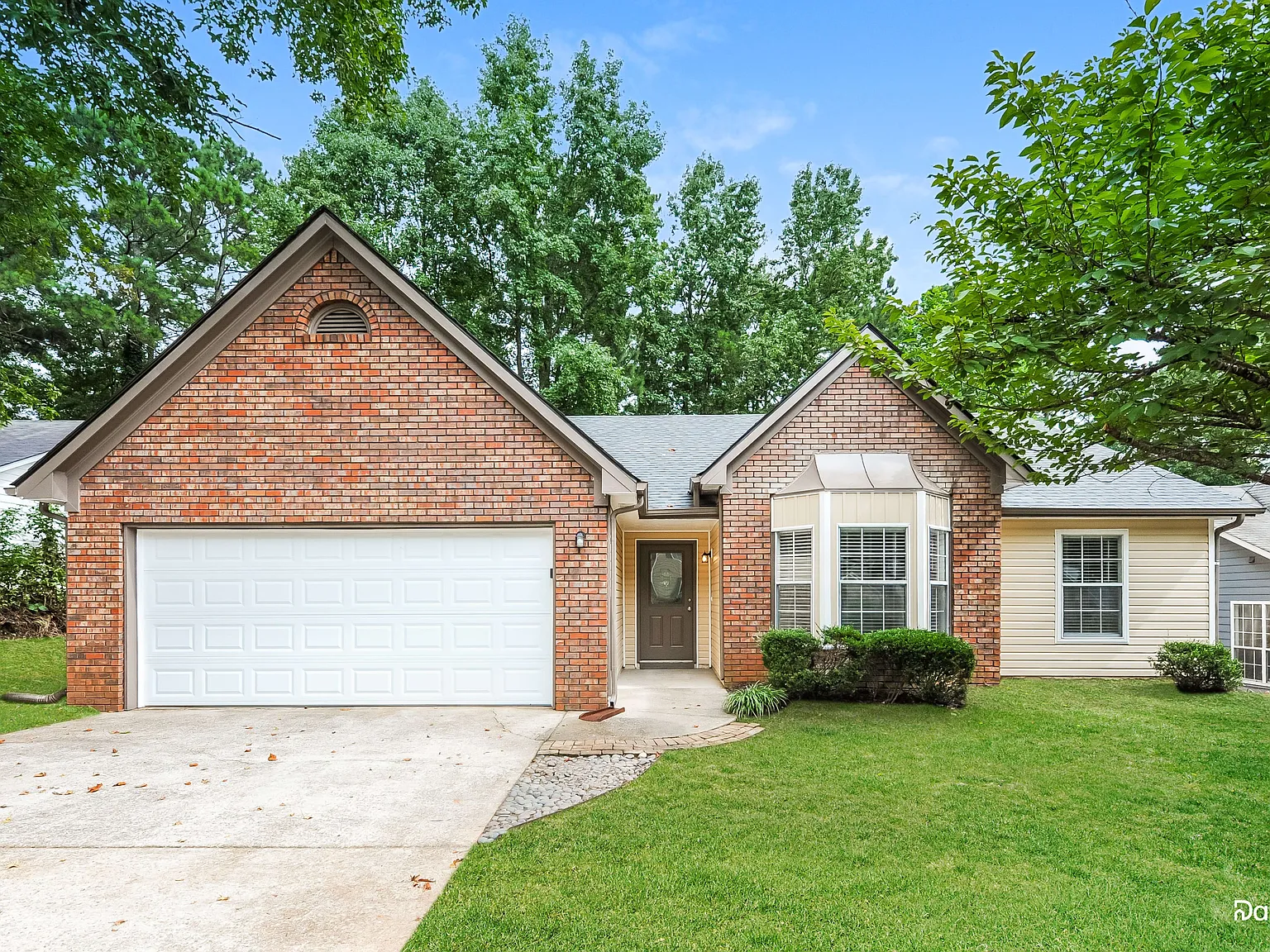 3 bed, 2.0 bath, 1587 sqft, $2,340 — Photo 1