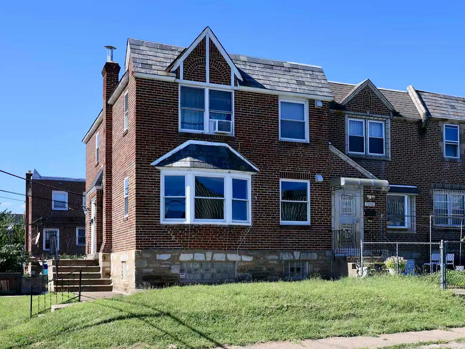 2 bed, 750 sqft, $1,300 — Photo 1